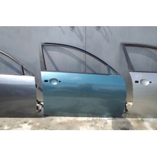 двері праві передні 116 Nissan primera p12